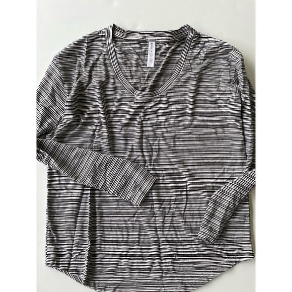 Athleta Cloudlight Stratus Striped Top Whisper Stripe Black/ White Size Small - Picture 3 of 7